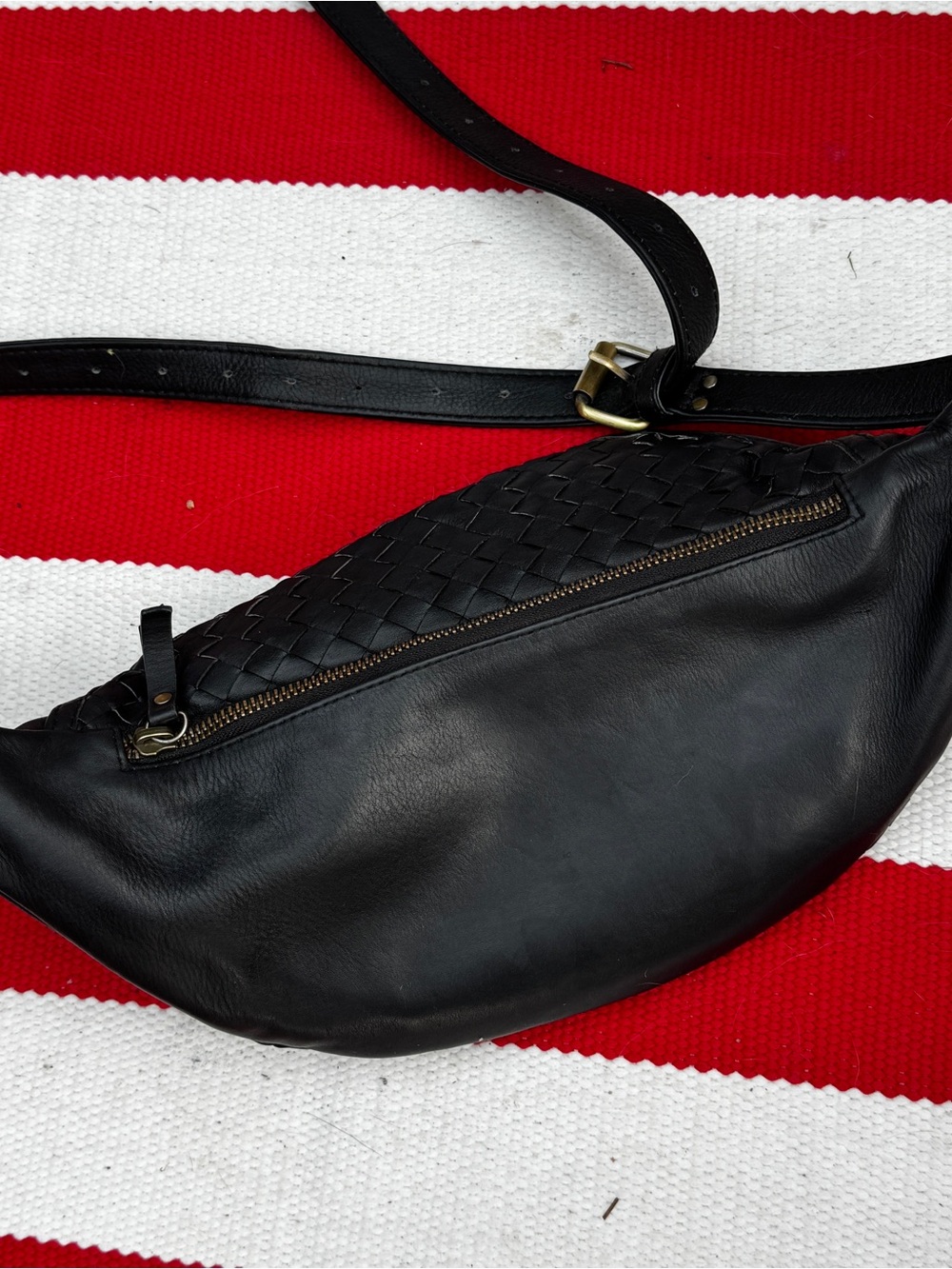 MANDRN Woven Atlas Crossbody Bag - Picture 2 of 5